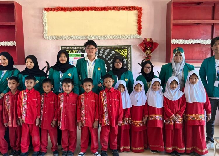 Mahasiswa USK Gelar Kunjungan Literasi ke SD Negeri Hakim Wih Ilang, Tingkatkan Kemampuan Baca dan Tulis Siswa 1 IMG 5110