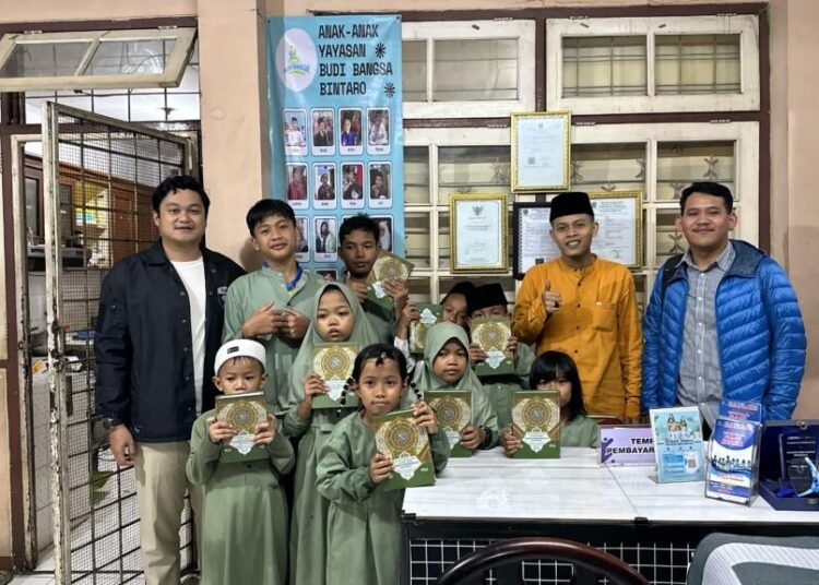 Dalam rangka memperingati HUT ke-17, TIDAR Tangsel berbagi 100 paket makanan dan 50 Al-Qur’an ke dua masjid dan dua yayasan yatim piatu sebagai wujud nyata kepedulian sosial dan keagamaan.