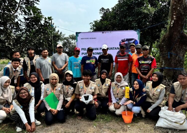 “Pembuatan Pupuk Kompos Sebagai Upaya Pengolahan Limbah Peternakan di Dusun Petungombo, Desa Sepawon” 1 Pupuk Kompos