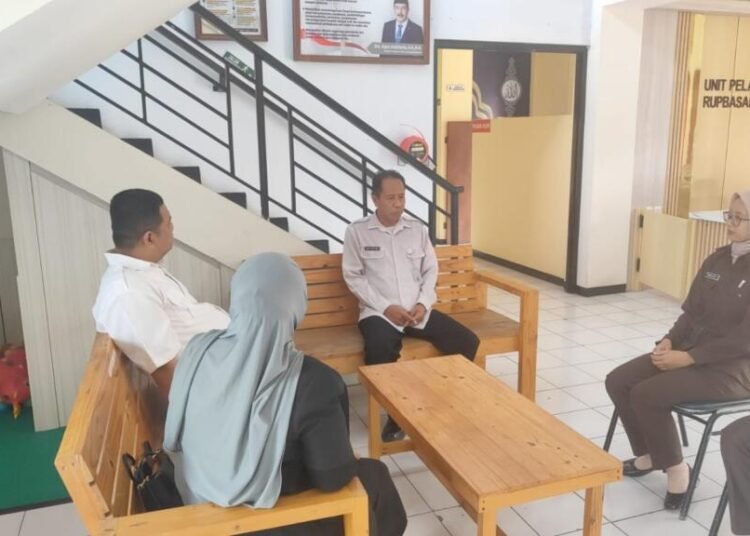 Rupbasan Mojokerto Terima Kunjungan Tim Kejati Jatim dan Kejari Kabupaten Mojokerto: Bahas Data Barang Bukti dan SDM Alih Tugas ke Kejaksaan 1 WhatsApp Image 2025 07 02 at 11.28.19