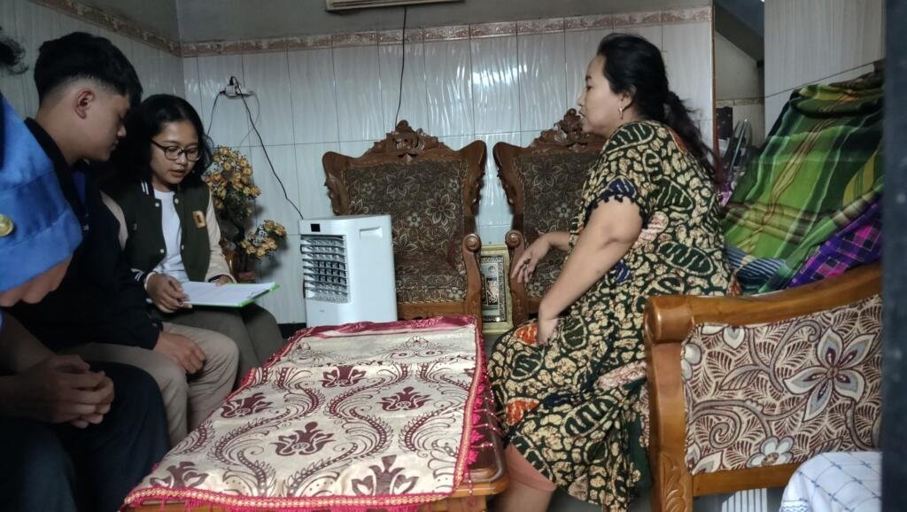 Kembangkan Potensi Kampung Lontongku Surabaya, Mahasiswa Beasiswa BCA ITS Hadirkan Inovasi dan Semangat Baru di Kampung Lontongku Lewat Program “Bukti Bakti” 9 WhatsApp Image 2025 07 03 at 14.16.51 5ec35af9 scaled 1