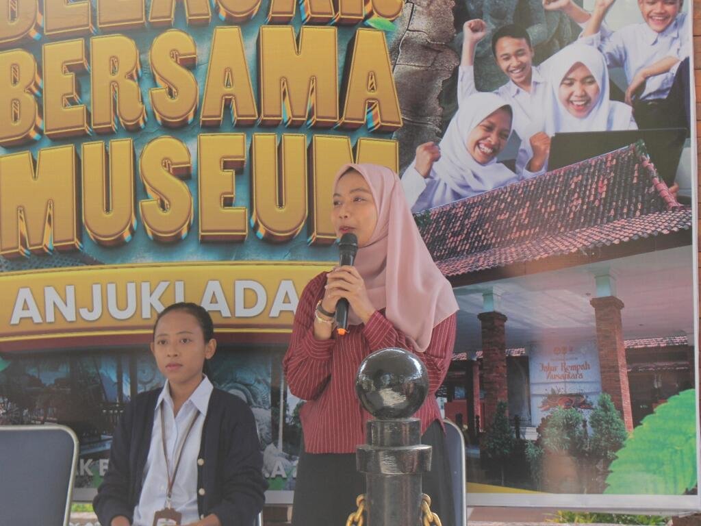 "Traveling Vintage" Gelombang Pertama Digelar: 60 Pelajar SMA Nganjuk Jelajahi Jejak Sejarah Leluhur 2 WhatsApp Image 2025 07 12 at 13.51.15