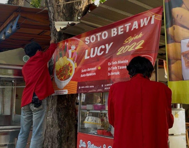 Mahasiswa dari Universitas Mercu Buana Tingkatkan Kapasitas Digital UMKM Soto Lucy 6 WhatsApp Image 2025 07 15 at 16.41.36 1