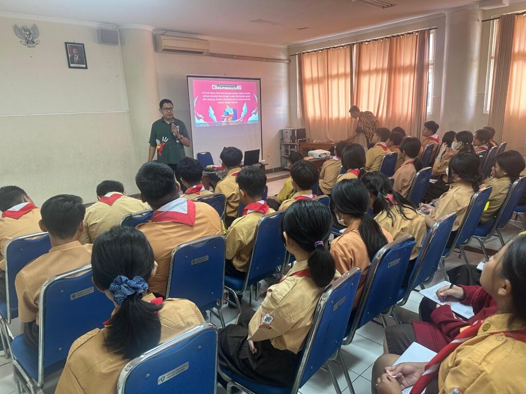 Talkshow "Etika Bermedia Sosial di Era AI" Warnai Studium Generale MPLS SMP Santo Yosef Tarakanita Surabaya 5 WhatsApp Image 2025 07 18 at 07.57.20