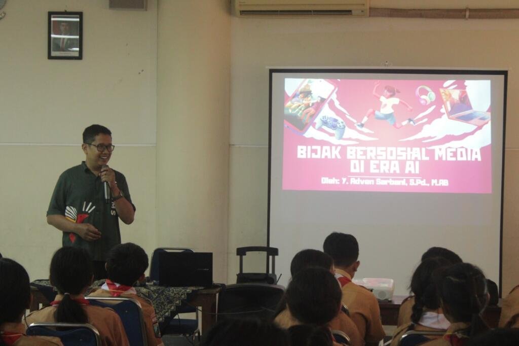 Talkshow "Etika Bermedia Sosial di Era AI" Warnai Studium Generale MPLS SMP Santo Yosef Tarakanita Surabaya 2 WhatsApp Image 2025 07 18 at 19.36.31 2