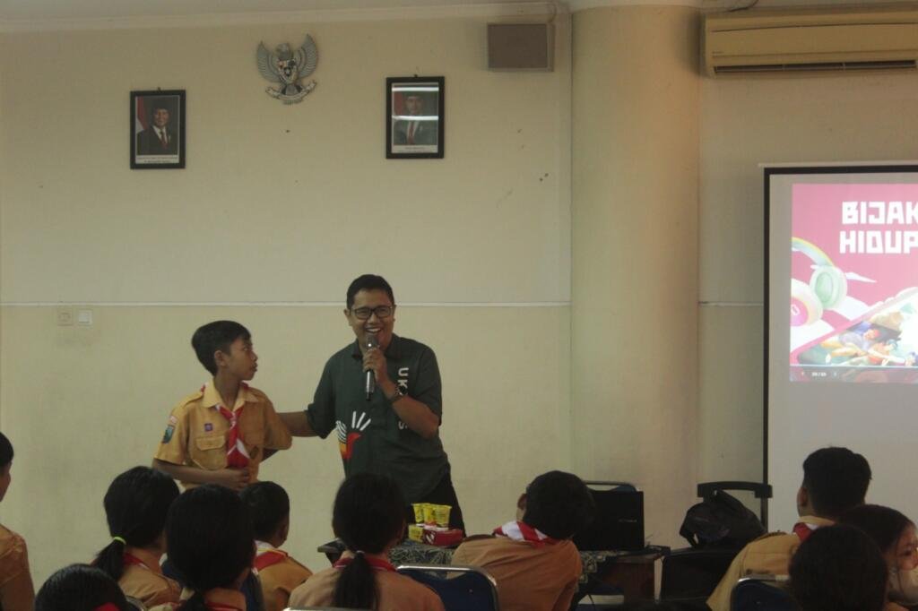 Talkshow "Etika Bermedia Sosial di Era AI" Warnai Studium Generale MPLS SMP Santo Yosef Tarakanita Surabaya 3 WhatsApp Image 2025 07 18 at 19.36.31