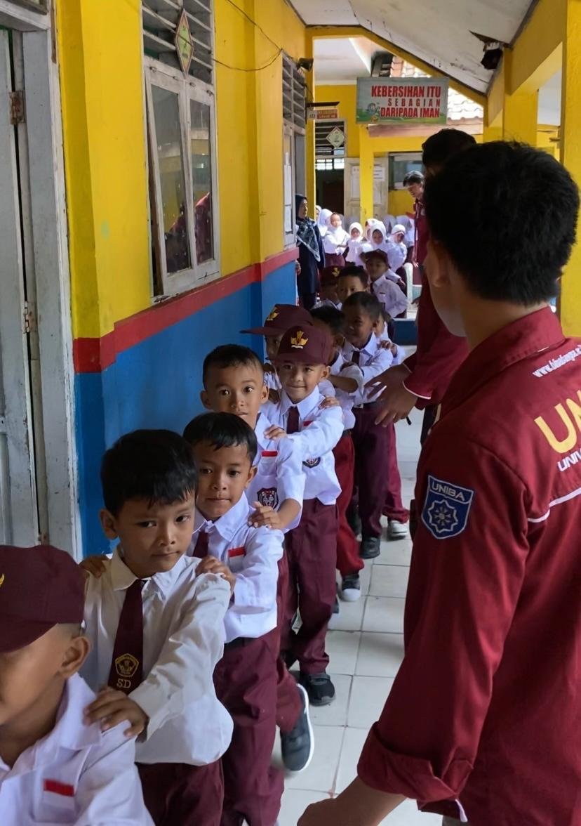 Mahasiswa KKM Kelompok 04 UNIBA Turut Sukseskan Kegiatan MPLS di SDN Padek 2 di Kelurahan Banten 3 WhatsApp Image 2025 07 21 at 14.14.44 f9baa3c7