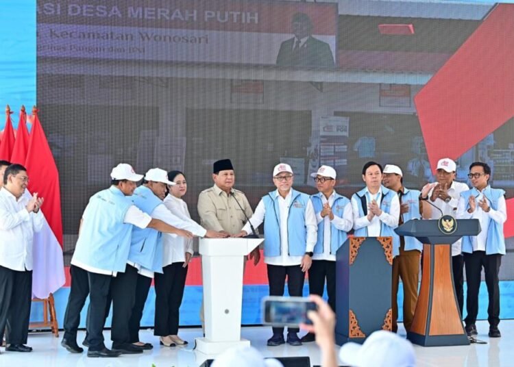 Menteri Nusron Dampingi Presiden Prabowo Resmikan 80.000 Koperasi Desa Merah Putih 1 WhatsApp Image 2025 07 22 at 07.59.05