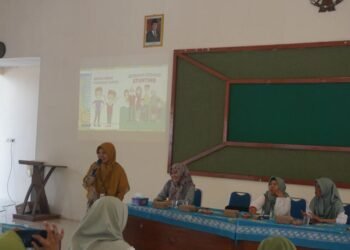 Mahasiswa KKN Untidar X BKMK Gelar Sosialisasi Pencegahan Stunting di Pendopo Kelurahan Panjer Kebumen 2 Sosialisasi pencegahan stunting dengan penyampaian materi oleh puskesmas 1 kebumen