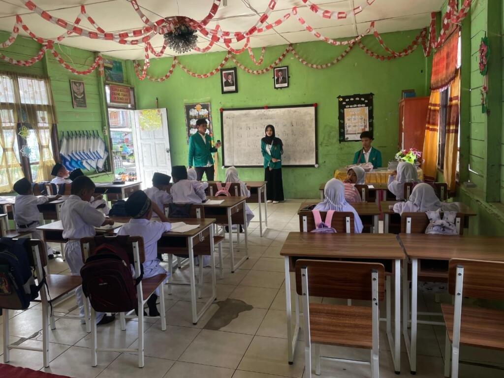 Perluas Jangkauan, Tim KKN USK Hadirkan Program Literasi di MIN 10 Bener Meriah 4 WhatsApp Image 2025 07 26 at 23.19.19