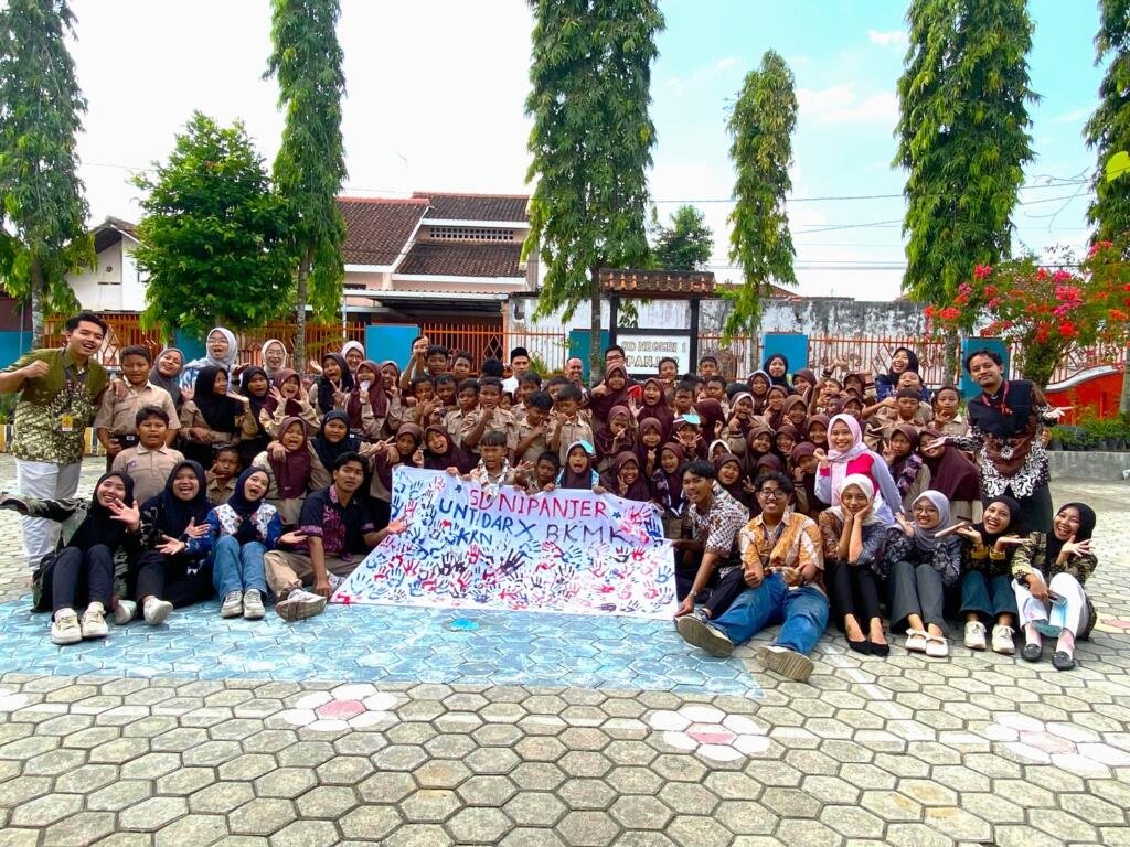 Mahasiswa KKN Untidar berkolaborasi dengan BKMK, Gelar Kegiatan Pengabdian Masyarakat, Mahasiswa Mengajar di SD N 1 Panjer 3 WhatsAppImage2025 07 25at14.24.38edited2