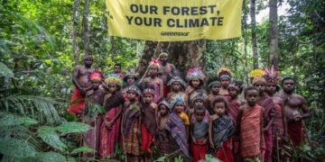 Masyarakat adat knasaimos sumber : greenpeace indonesia