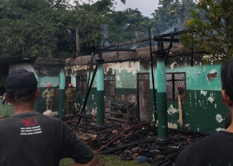 Kebakaran Melanda Pondok Pesantren Al Inaayah Bogor 1 da43c8077f5e4a7187d4de5f1e63c31f e1752543058142