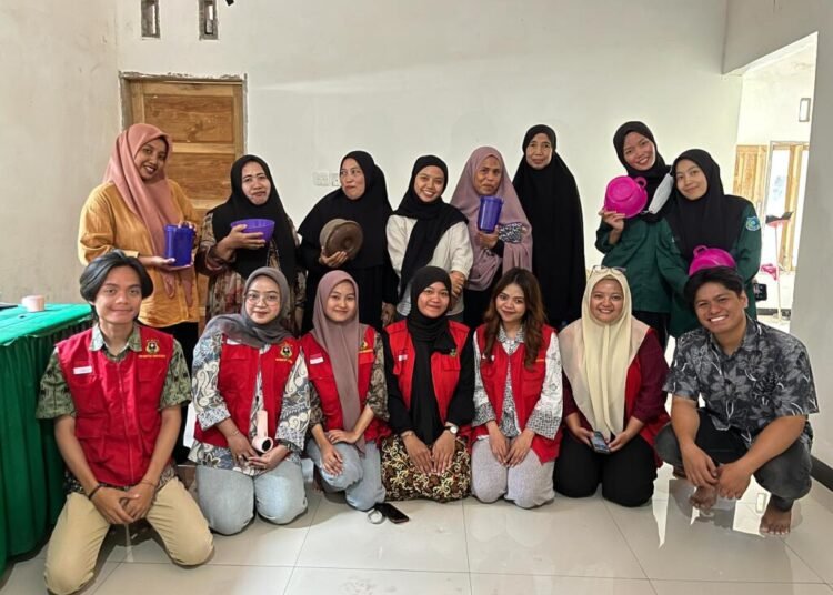 “Dari Kedai ke Panggung Digital: KKNT Universitas Hasanuddin Bantu UMKM Kelurahan Laikang Bangun Identitas Bisnis Kekinian!” 1 "Dari Kedai ke Panggung Digital: KKNT Universitas Hasanuddin Bantu UMKM Kelurahan Laikang Bangun Identitas Bisnis Kekinian!"