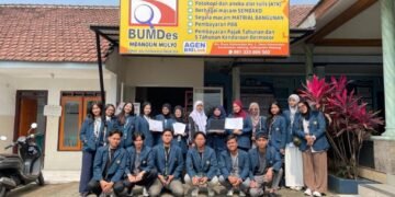 Dokumentasi : Mahasiswa KKN FIA UB Kelompok 44 memberikan pelatihan pencatatan keuangan kepada pengurus BUMDes Sidomulyo, Jabung (15/07/2025).