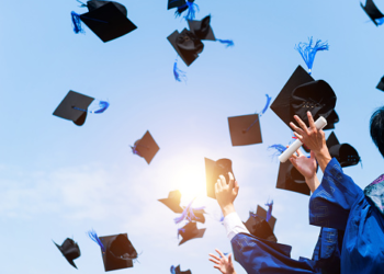 ilustrasi wisuda.png