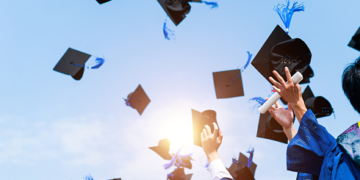 ilustrasi wisuda.png