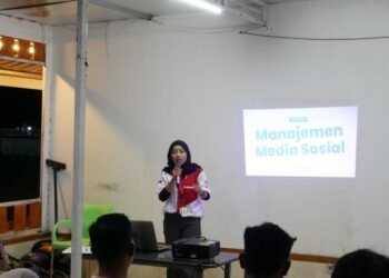 Sosialisasi manajemen media sosial oleh mahasiswi KKN Kebangsaan XIII di Kelurahan Leang Leang