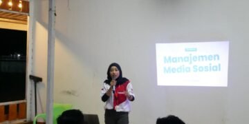 Sosialisasi manajemen media sosial oleh mahasiswi KKN Kebangsaan XIII di Kelurahan Leang Leang
