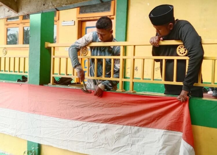 Sambut HUT RI, MIN 9 Langkat Pasang Bendera dan Umbul-Umbul 1 20250804 165647