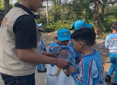 Mahasiswa KKN Tingkatkan Semangat Belajar dan Kepedulian Terhadap Lingkungan Siswa SD Muhammadiyah 07 Wajak 3 33