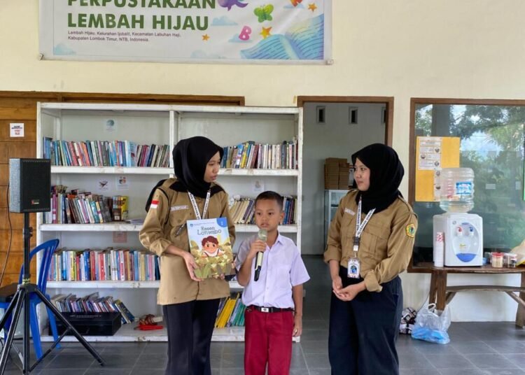 Meningkatkan Minat Baca Anak, Mahasiswa KKN Gelar Kegiatan Membaca Nyaring dan Cerdas Mengulas Buku di SDN 2 Ijobalit 1 Cerdas mengulas buku