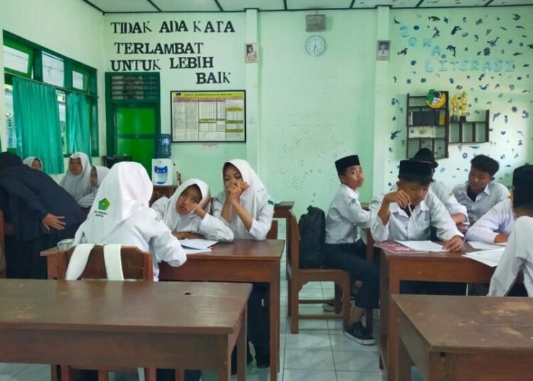 Diskusi Matematika Jadi Pembuka Les Perdana Kelas IX F MTsN 6 Bantul 1 Gambar WhatsApp 2025 08 04 pukul 09.46.29 b5ac00ba