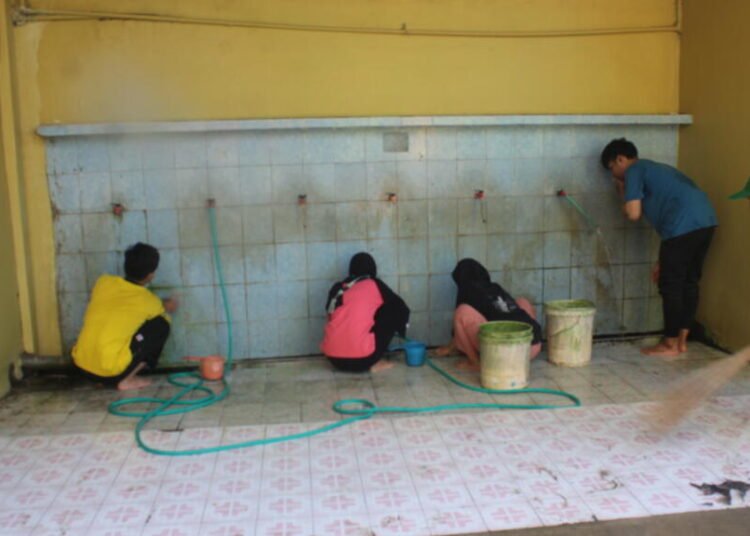 Kegiatan Rutin Mingguan KKN Angkatan 77 UIN Alauddin Makassar: Gotong Royong di Masjid Bonto Rea Desa Tarowang 1 IMG 3557