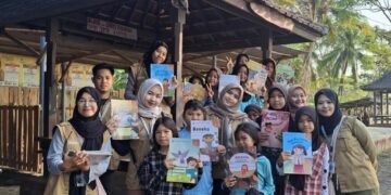 Lapak Buku di Pantai Maiq Anyir