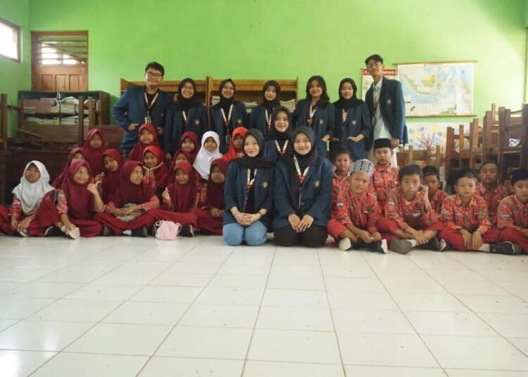 Vertical Garden: “Green Action, Amazing Creation” 1 Foto Bersama Siswa-Siswi Kelas 4 dan 5 SDN NGRAYUDAN 01