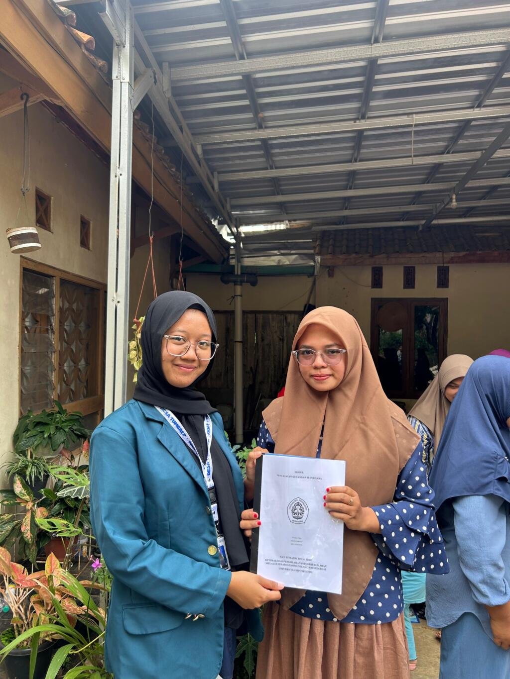 Mahasiswa KKN-T IDBU Tim 41 Universitas Diponegoro Hadirkan Modul Pencatatan Keuangan Sederhana untuk Optimalisasi Industri Rumahan Warga Dusun Tembelang 2 WhatsApp Image 2025 08 02 at 13.29.48 1f8bda92