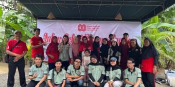 foto bersama panitia lokal dan mahasiswa KKN 113 UMBY