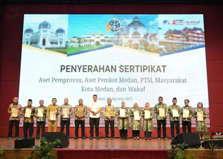 Peluncuran Layanan Peralihan Hak Atas Tanah Secara Elektronik, Bobby Nasution Tekankan Peran Kementerian ATR/BPN Krusial jaga Stabilitas Keamanan 1 WhatsApp Image 2025 08 04 at 17.41.38