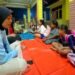 Tingkatkan Semangat Belajar, Mahasiswa KKN Adakan Les Privat Malam di Desa Menyunyur Sebagai bentuk pengabdian kepada masyarakat, kami yang sedang melaksanakan Kuliah Kerja Nyata (KKN) di Desa Menyunyur mengadakan kegiatan les privat malam hari bagi anak-anak desa. Kegiatan ini rutin dilaksanakan setiap malam setelah salat Magrib dan diikuti oleh siswa-siswi dari tingkat Sekolah Dasar (SD) serta beberapa siswa tingkat Madrasah Tsanawiyah (MTs). Program ini mendapat respon positif dari masyarakat karena dinilai membantu anak-anak belajar dengan lebih terarah di luar jam sekolah. Les privat ini kami fokuskan pada materi pelajaran yang akan dipelajari keesokan harinya di sekolah. Dengan penuh kesabaran, kami membimbing mereka dalam memahami pelajaran, menyelesaikan tugas, hingga mengulas materi yang dianggap sulit. Suasana belajar sengaja kami buat santai, menyenangkan, dan interaktif agar anak-anak lebih mudah menyerap pelajaran. Selain mendukung secara akademik, kami juga menanamkan nilai-nilai penting seperti kedisiplinan, tanggung jawab, dan semangat belajar. Harapannya, anak-anak dapat lebih percaya diri ketika belajar di sekolah karena telah mendapatkan gambaran sebelumnya melalui kegiatan les ini. Antusiasme mereka yang tinggi menjadi motivasi tersendiri bagi kami untuk terus memberikan yang terbaik. Warga Desa Menyunyur memberikan dukungan penuh terhadap program ini. Banyak orang tua yang merasa terbantu dan mengungkapkan rasa syukur karena anak-anak mereka dapat mengisi waktu malam dengan kegiatan yang bermanfaat dan edukatif. Hubungan yang kami jalin dengan masyarakat juga semakin akrab berkat interaksi melalui kegiatan ini. Kegiatan les privat ini merupakan salah satu kontribusi nyata kami dalam upaya meningkatkan kualitas pendidikan di desa. Kami berharap kegiatan ini tidak hanya bermanfaat selama masa KKN berlangsung, tetapi juga bisa menjadi inspirasi untuk kegiatan serupa di masa mendatang, baik oleh warga setempat maupun mahasiswa KKN berikutnya.