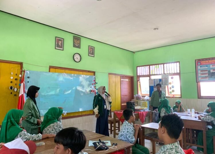 KKN PINTAR UNUGIRI Kelompok 37 Adakan Sosialisasi Stop Bullying di SDN Malingmati 2 1 Pemateri