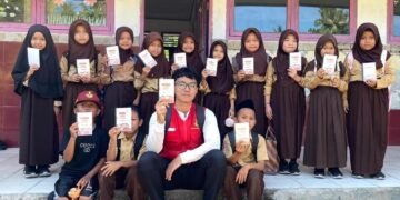 Foto Bersama Siswa SDN 258 Pinrang (Sumber: Dokumentasi Pribadi)
