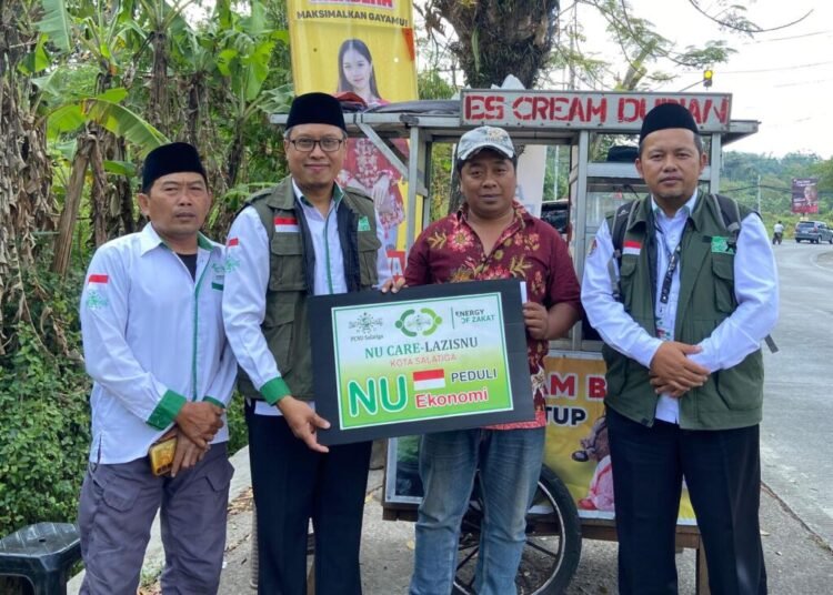 NU Care-LAZISNU Kota Salatiga Salurkan Bantuan Ekonomi Produktif kepada Pelaku Usaha Rintisan UMKM 1 media online penyerahan bantuan usaha