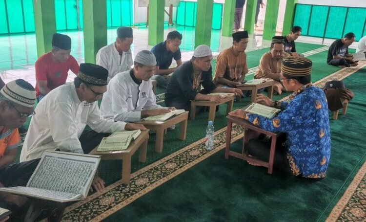 Penyuluh Agama Kemenag Bengkulu Tanamkan Nilai Al-Qur’an di Lapas 1 Lapas Bengkulu, Julianto Budhi Prasetyono, Kemenag Kota Bengkulu, Pembinaan Rohani, Warga Binaan, Masjid An-Nur, Mengaji di Lapas, Pembinaan Kepribadian, Pemasyarakatan Bengkulu, Religius Lapas Bengkulu