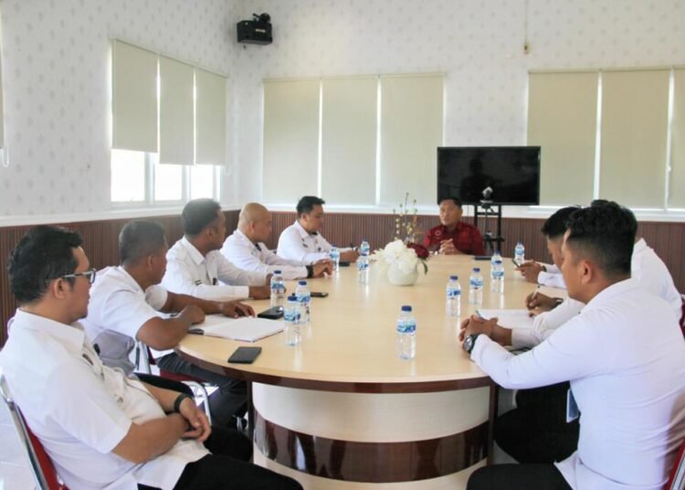 Sinergi Jajaran Lapas Bengkulu, Kalapas Tegaskan Profesionalisme Petugas 1 Lapas Bengkulu, Julianto Budhi Prasetyono, Evaluasi Kinerja, Pelayanan Publik, Keamanan Lapas, Pengawasan Narkoba, Pengendalian Handphone, Pembinaan Warga Binaan, Rapat Internal, Sinergi Petugas