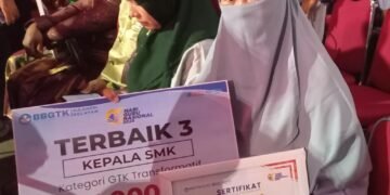 Kepala dan Guru SMKN 3 Soppeng Ukir Prestasi di GTK 2025