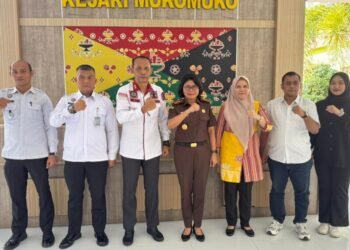 Kalapas Arga Makmur Lakukan Kunjungan Kerja ke Kejaksaan Negeri Mukomuko, Perkuat Sinergi Antar Aparat Penegak Hukum 6 IMG 20251128 WA0068