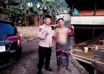 Kapolsek Polres Barru Turun Langsung Bantu Warga Rentan