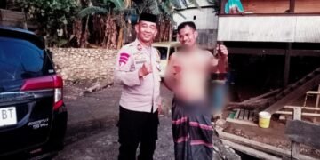 Kapolsek Polres Barru Turun Langsung Bantu Warga Rentan