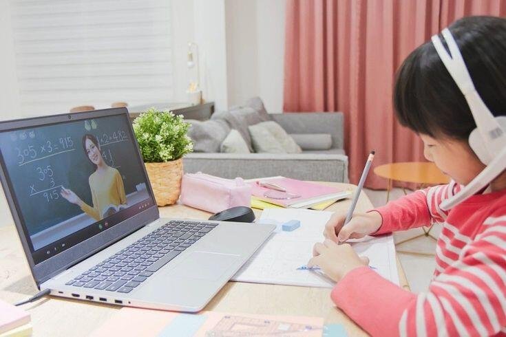 Implementasi Teknologi Pendidikan untuk Meningkatkan Literasi Digital Siswa 1 teknologi pendidikan