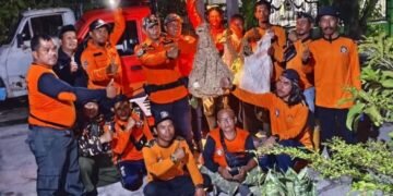 {"remix_data":[],"remix_entry_point":"challenges","source_tags":[],"origin":"unknown","total_draw_time":0,"total_draw_actions":0,"layers_used":0,"brushes_used":0,"photos_added":0,"total_editor_actions":{},"tools_used":{"transform":1},"is_sticker":false,"edited_since_last_sticker_save":true,"containsFTESticker":false}