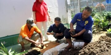 Lapas Bengkulu, Bengkel Kerja, Pembinaan Kemandirian, Bibit Terong, Bibit Cabai, Pertanian Lapas, Kegiatan Warga Binaan, Petugas Lapas Bengkulu, Kementerian Hukum dan HAM, Direktorat Jenderal Pemasyarakatan