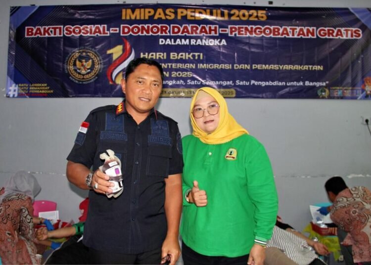 Bengkulu – Dalam semangat memperingati Hari Ulang Tahun Kementerian Imigrasi dan Pemasyarakatan (Kemen Imipas) ke-1 Tahun 2025, jajaran Lembaga Pemasyarakatan (Lapas) Kelas IIA Bengkulu yang dipimpin langsung oleh Kepala Lapas, Julianto Budhi Prasetyono, turut ambil bagian dalam rangkaian kegiatan bertajuk “IMIPAS PEDULI 2025” yang digelar di Kantor Wilayah Direktorat Jenderal Pemasyarakatan Bengkulu, Kamis (13/11).