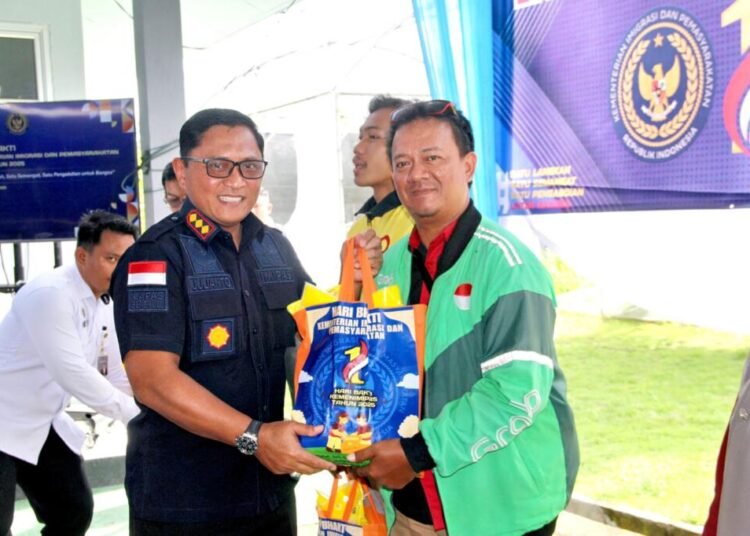 Lapas Bengkulu, Kemen Imipas, Imipas Peduli 2025, Hari Jadi Kemen Imipas, Bakti Sosial, Pembagian Sembako, Julianto Budhi Prasetyono, Kanwil Ditjenpas Bengkulu, Satu Langkah Satu Semangat Satu Pengabdian