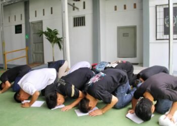 Lapas Bengkulu, Pembebasan Warga Binaan, Sujud Syukur, Reintegrasi Sosial, Kemenkumham, Pemasyarakatan, Pembebasan Bersyarat, Berita Bengkulu, Human Interest