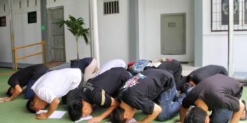 Lapas Bengkulu, Pembebasan Warga Binaan, Sujud Syukur, Reintegrasi Sosial, Kemenkumham, Pemasyarakatan, Pembebasan Bersyarat, Berita Bengkulu, Human Interest